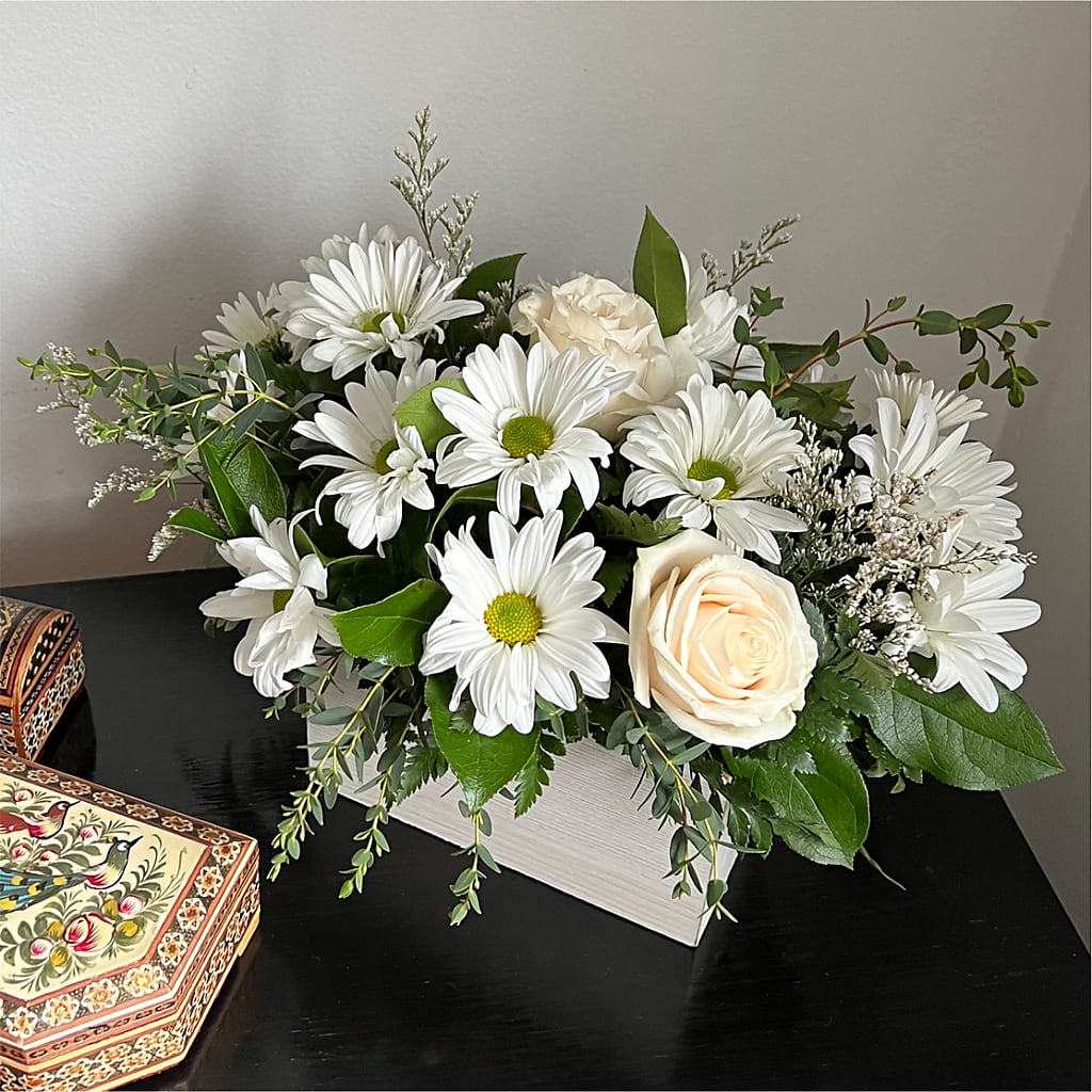 Fresh Linen Box Bouquet – FUZZY'S FLOWERS GIFTS AND TUXEDOS, Marion OH
