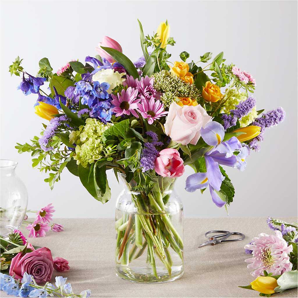 Pastel Tradition - A Florist Original – FUZZY'S FLOWERS GIFTS AND TUXEDOS, Marion OH