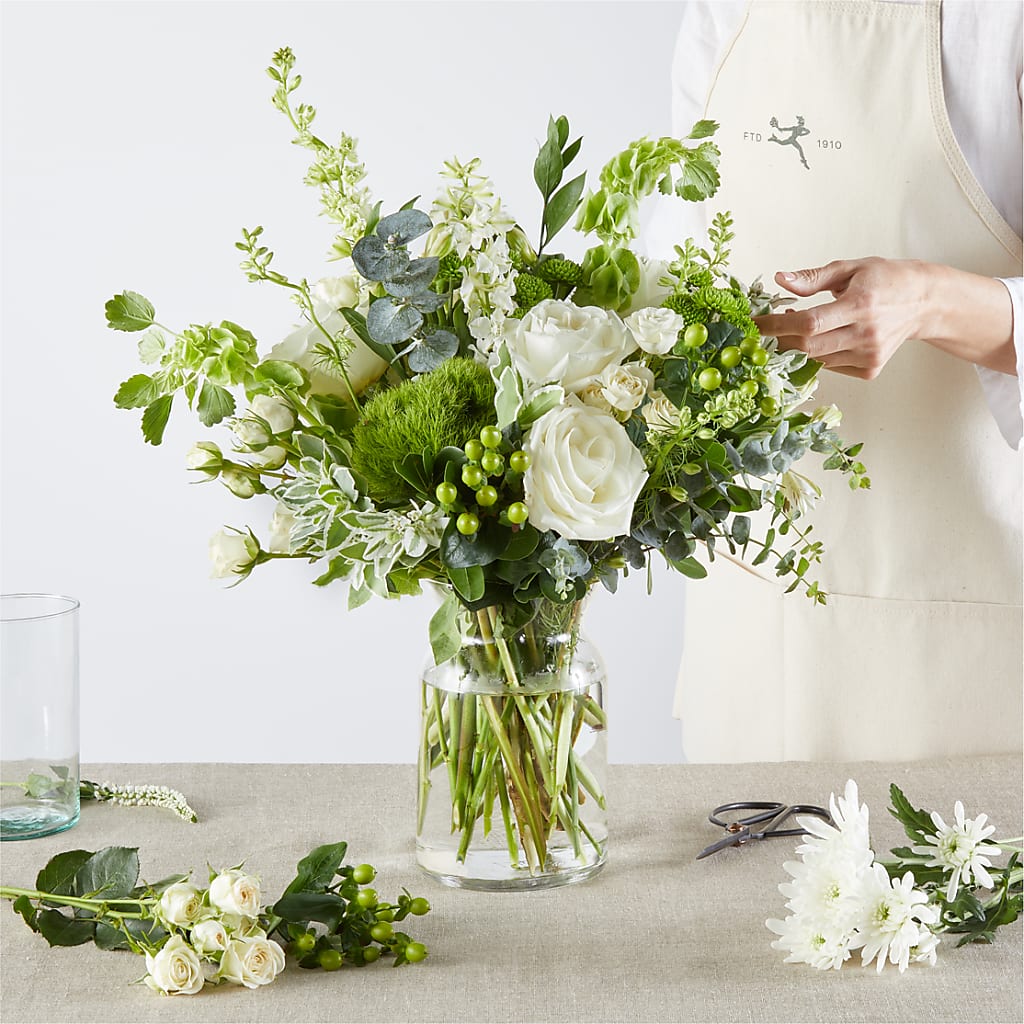Irish Garden - A Florist Original – FUZZY'S FLOWERS GIFTS AND TUXEDOS, Marion OH