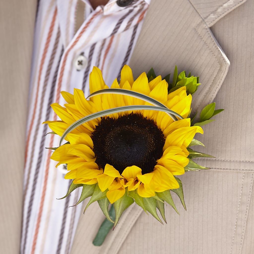 Free Spirit Boutonniere – FUZZY'S FLOWERS GIFTS AND TUXEDOS, Marion OH