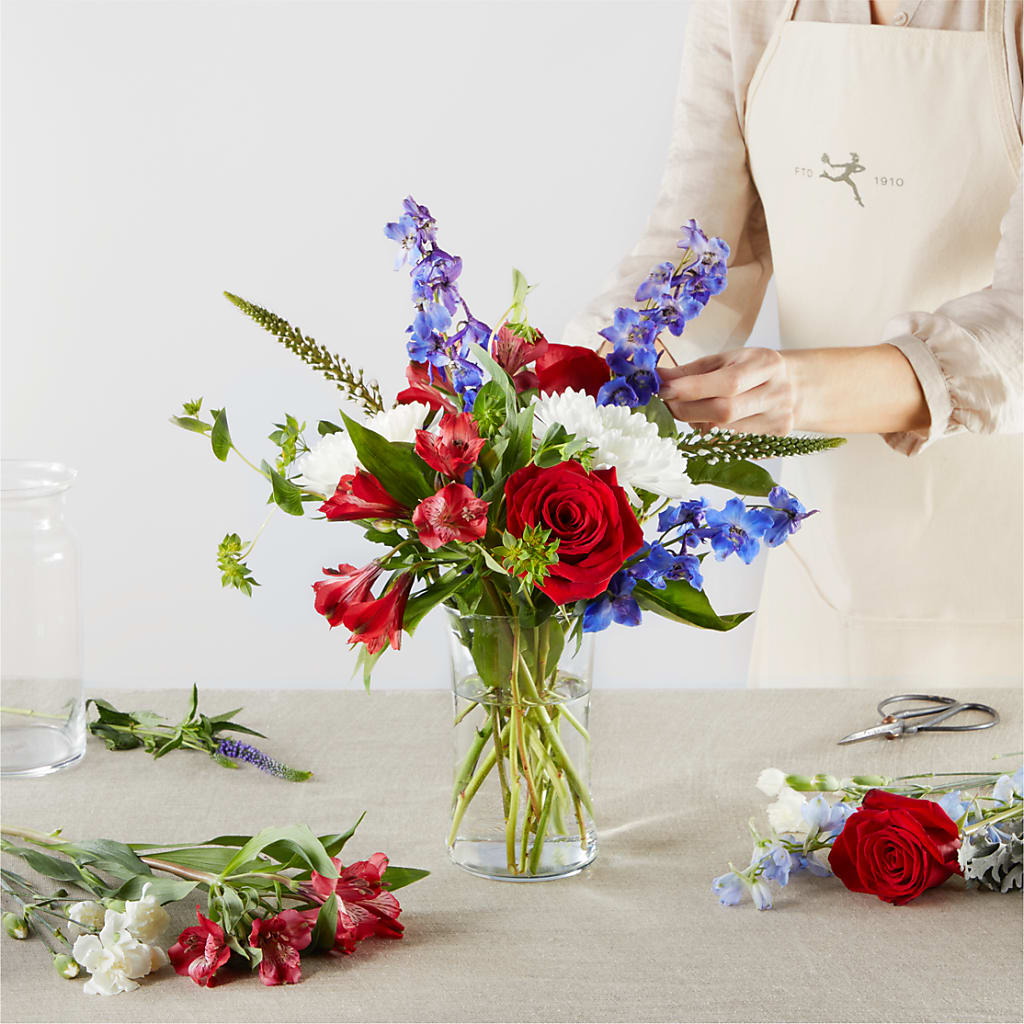 Star Spangled - A Florist Original – FUZZY'S FLOWERS GIFTS AND TUXEDOS, Marion OH