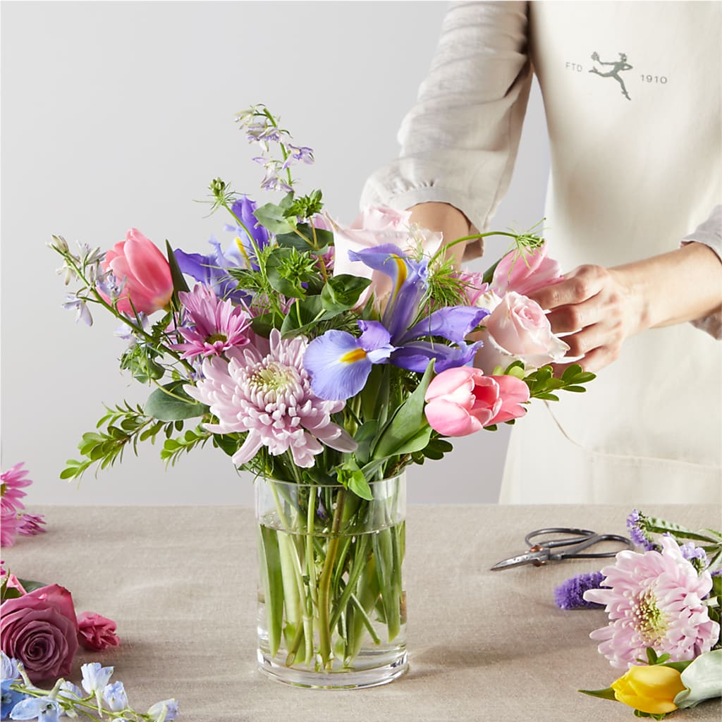 Pastel Tradition - A Florist Original – FUZZY'S FLOWERS GIFTS AND TUXEDOS, Marion OH