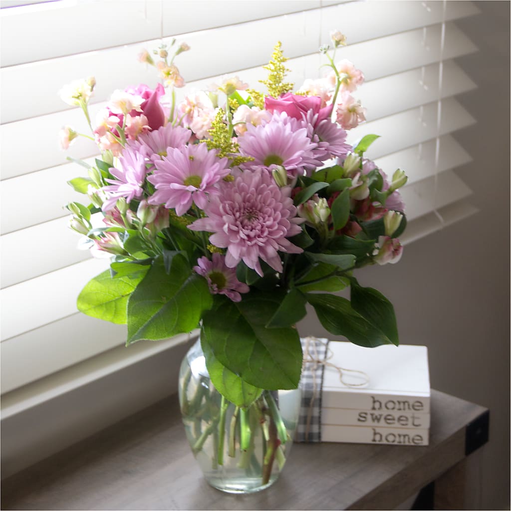 Pastel Tradition - A Florist Original – FUZZY'S FLOWERS GIFTS AND TUXEDOS, Marion OH